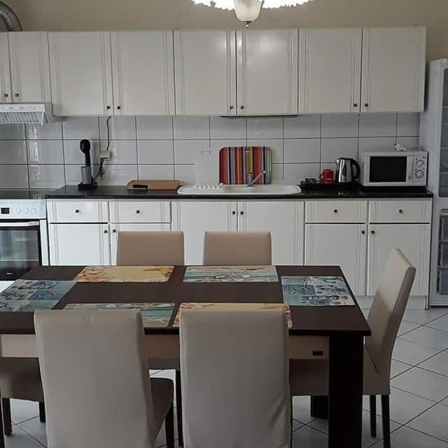 Stathoris Deluxe Apartment Néa Péramos Extérieur photo