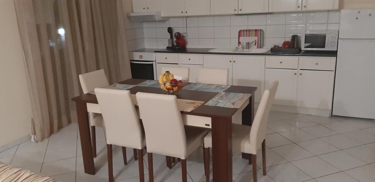 Stathoris Deluxe Apartment Néa Péramos Extérieur photo